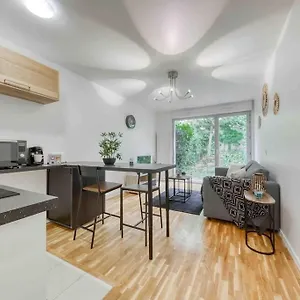 Moderne, Metro 7, Parking Et Jardin Appartement
